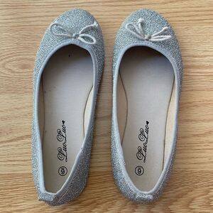 Luo Luo Silver Glitter Flats Kids Girls Shoe Size 6